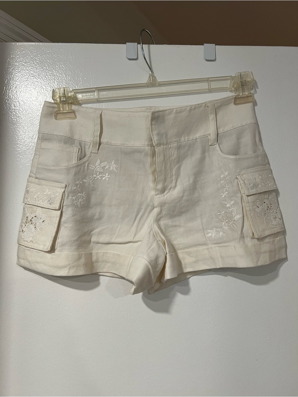 Alice + Olivia Embroidered Cargo Shorts in Cream